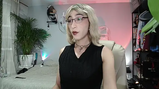 Snapshot of NicoleCortez chatting on 10.26.25 NicoleCortez online show from 10.26.25