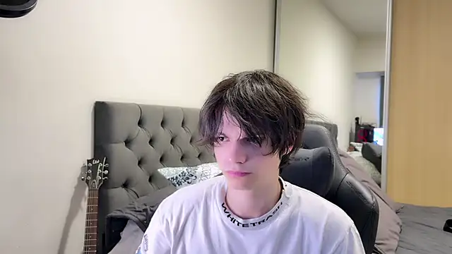 Snapshot of SasukeUhchiaa chatting on 12.23.24 SasukeUhchiaa online show from 12.23.24