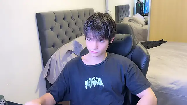 Snapshot of SasukeUhchiaa chatting on 03.14.25 SasukeUhchiaa online show from 03.14.25