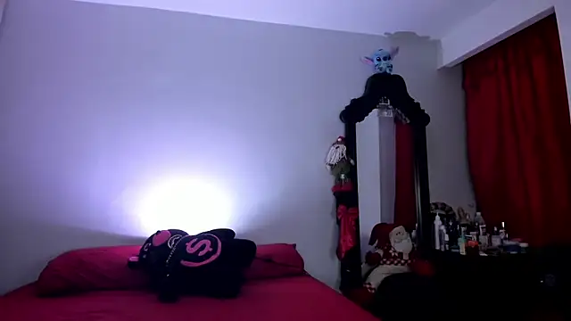 Snapshot of sweet_evill_ chatting on 12.26.24 sweet evill online show from 12.26.24