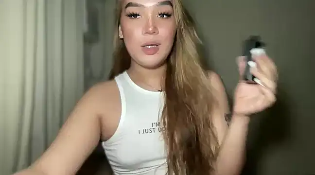 Snapshot of MissCataleyaxxx chatting on 12.21.24 MissCataleyaxxx online show from 12.21.24