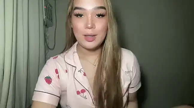 Snapshot of MissCataleyaxxx chatting on 12.26.24 MissCataleyaxxx online show from 12.26.24