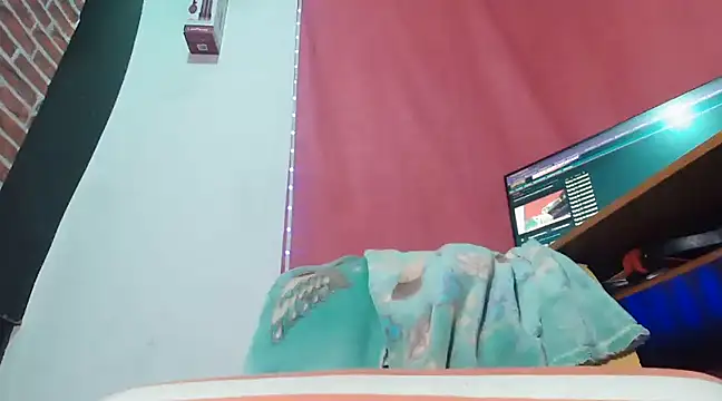 Snapshot of paulavletina21 chatting on 02.18.25 paulavletina21 online show from 02.18.25