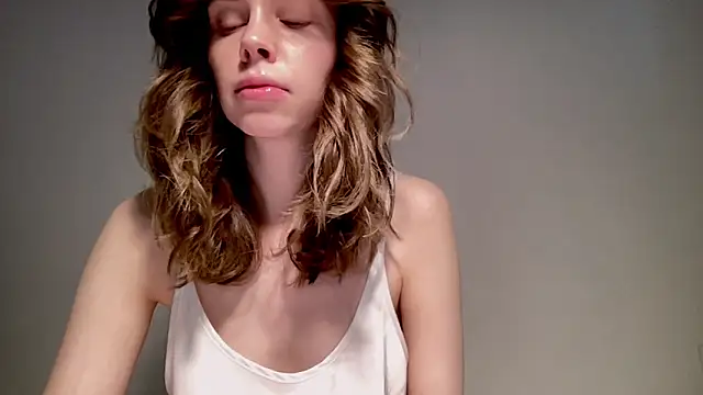 Snapshot of Nikki_Mimimi chatting on 12.15.24 Nikki Mimimi online show from 12.15.24