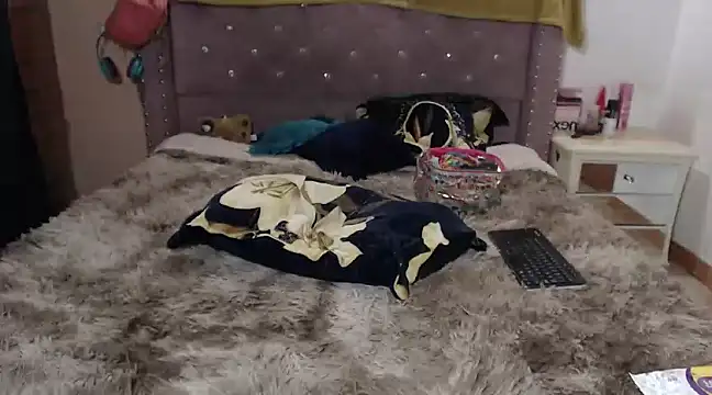 Snapshot of isabelle_adj chatting on 12.16.24 isabelle adj online show from 12.16.24