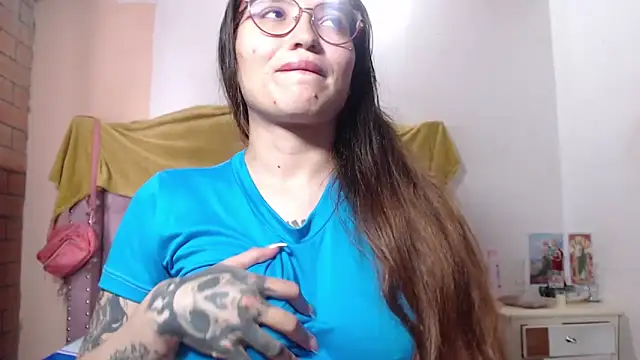 Snapshot of isabelle_adj chatting on 03.15.25 isabelle adj online show from 03.15.25