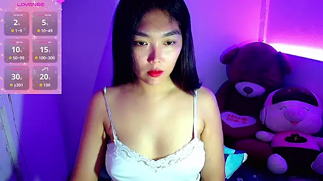 TR4NSCUTI3 online show from 10.24.25