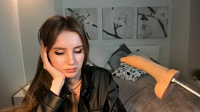 Snapshot of Betty_June chatting on 12.18.24 Betty June online show from 12.18.24