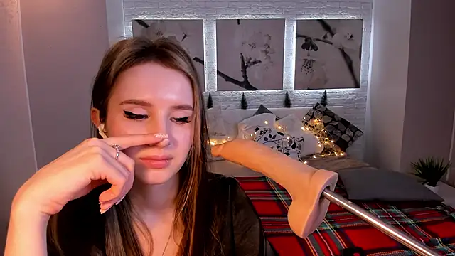 Snapshot of Betty_June chatting on 12.29.24 Betty June online show from 12.29.24