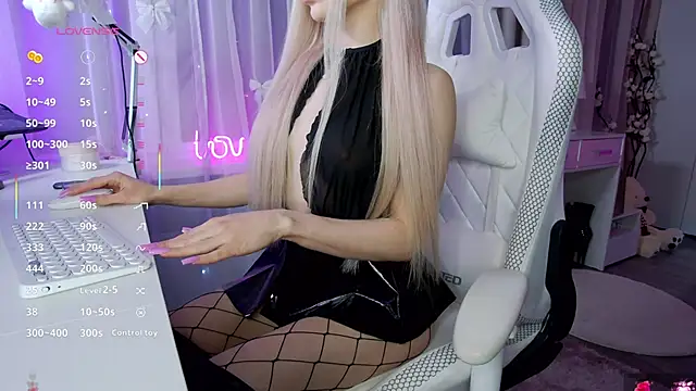 Snapshot of my--Polina chatting on 10.17.25 my--Polina online show from 10.17.25