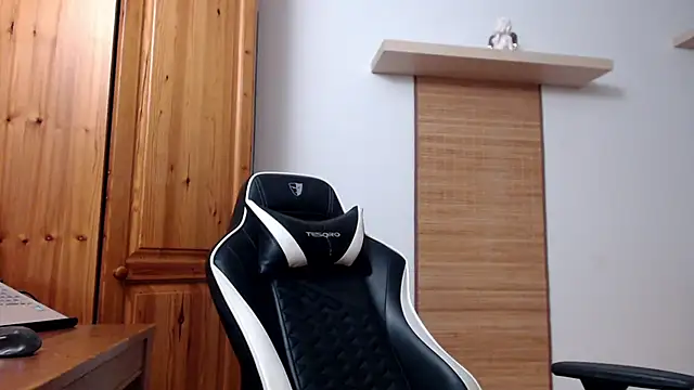 Snapshot of Lisakisss chatting on 02.23.25 Lisakisss online show from 02.23.25