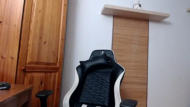 Snapshot of Lisakisss chatting on 03.09.25 Lisakisss online show from 03.09.25