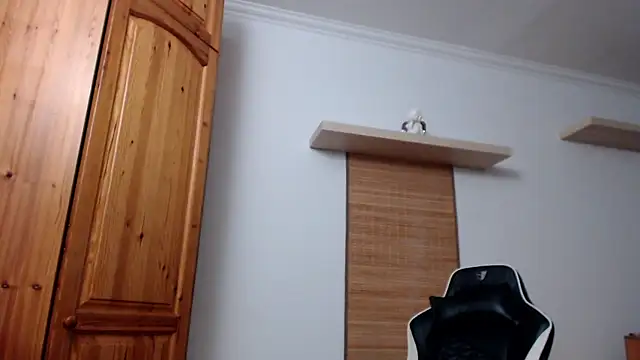 Snapshot of Lisakisss chatting on 03.20.25 Lisakisss online show from 03.20.25