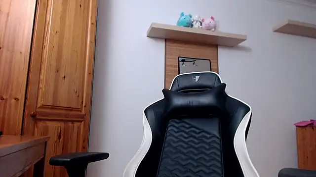 Snapshot of Lisakisss chatting on 09.22.25 Lisakisss online show from 09.22.25