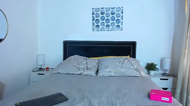 Snapshot of ZulyMichels chatting on 10.24.25 ZulyMichels online show from 10.24.25