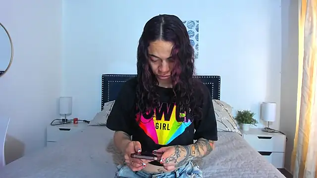 Snapshot of ZulyMichels chatting on 10.27.25 ZulyMichels online show from 10.27.25