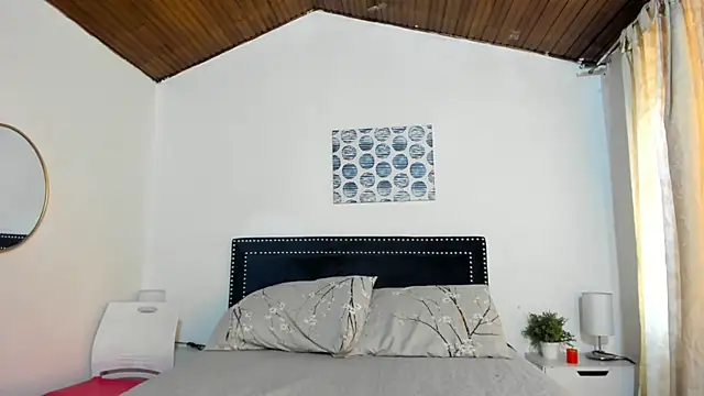 Snapshot of ZulyMichels chatting on 11.12.25 ZulyMichels online show from 11.12.25