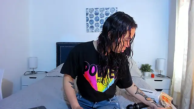 Snapshot of ZulyMichels chatting on 11.18.25 ZulyMichels online show from 11.18.25