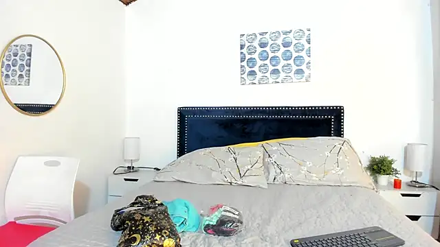 Snapshot of ZulyMichels chatting on 11.19.25 ZulyMichels online show from 11.19.25