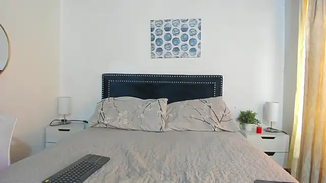 Snapshot of ZulyMichels chatting on 12.02.25 ZulyMichels online show from 12.02.25