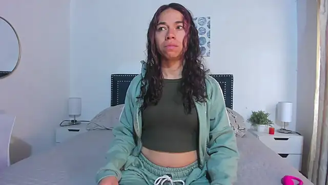 Snapshot of ZulyMichels chatting on 12.05.25 ZulyMichels online show from 12.05.25