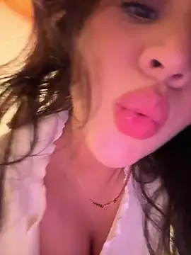 Snapshot of marcimaa chatting on 10.11.25 marcimaa online show from 10.11.25