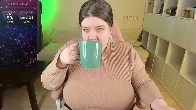 Snapshot of PlumPie chatting on 01.02.25 PlumPie online show from 01.02.25