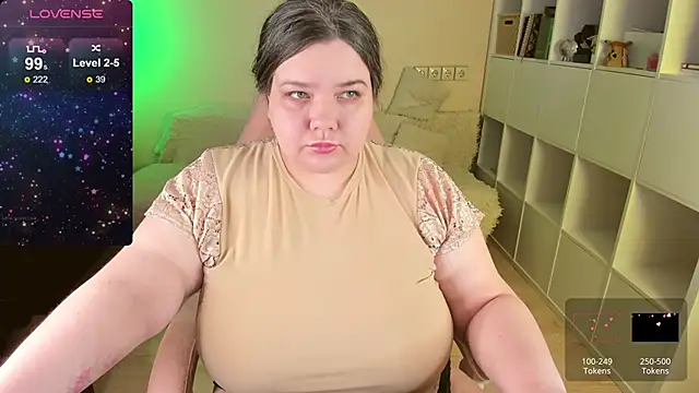 Snapshot of PlumPie chatting on 03.01.25 PlumPie online show from 03.01.25