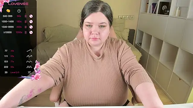 Snapshot of PlumPie chatting on 11.10.25 PlumPie online show from 11.10.25