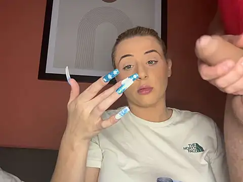 Snapshot of Strongqueen chatting on 12.08.24 Strongqueen online show from 12.08.24