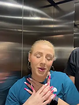 Snapshot of Strongqueen chatting on 01.09.25 Strongqueen online show from 01.09.25