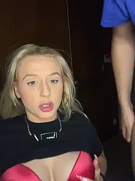 Snapshot of Strongqueen chatting on 01.11.25 Strongqueen online show from 01.11.25