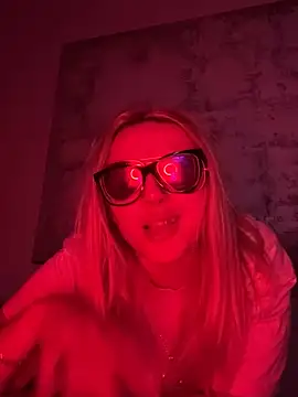 Snapshot of Strongqueen chatting on 01.16.25 Strongqueen online show from 01.16.25