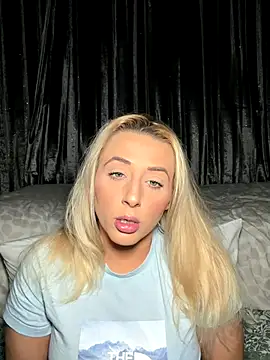 Snapshot of Strongqueen chatting on 11.08.25 Strongqueen online show from 11.08.25