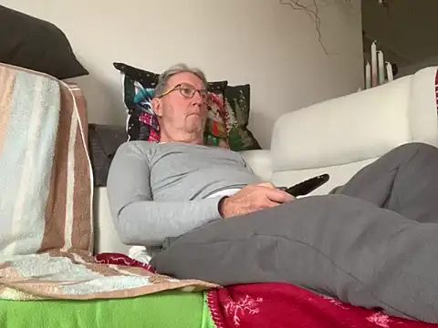 Snapshot of Nudelschwanz chatting on 01.25.25 Nudelschwanz online show from 01.25.25