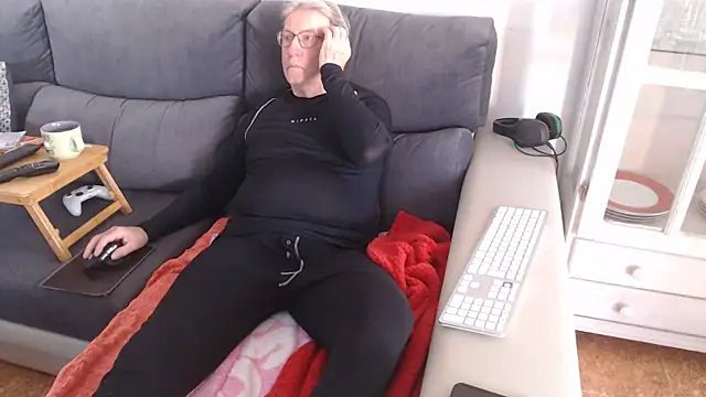 Snapshot of Nudelschwanz chatting on 02.04.25 Nudelschwanz online show from 02.04.25