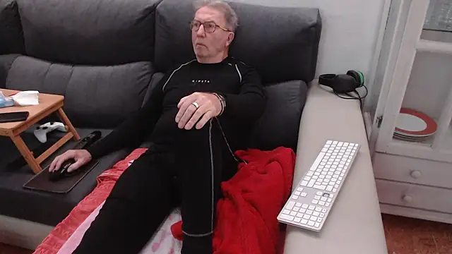 Snapshot of Nudelschwanz chatting on 02.05.25 Nudelschwanz online show from 02.05.25