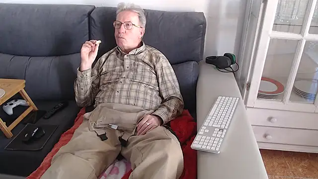 Snapshot of Nudelschwanz chatting on 02.08.25 Nudelschwanz online show from 02.08.25