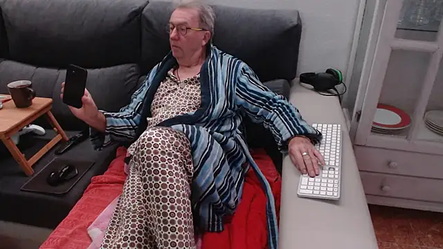 Snapshot of Nudelschwanz chatting on 02.10.25 Nudelschwanz online show from 02.10.25