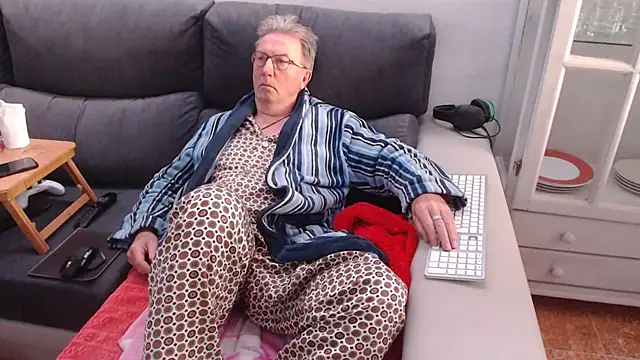 Snapshot of Nudelschwanz chatting on 02.10.25 Nudelschwanz online show from 02.10.25