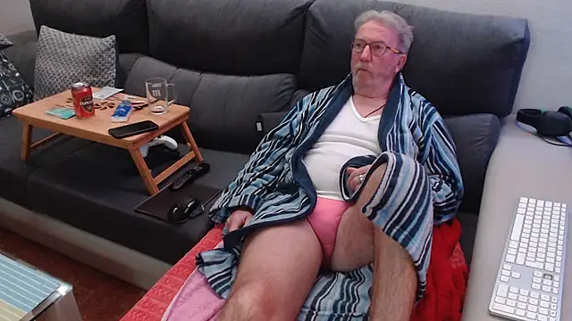 Snapshot of Nudelschwanz chatting on 02.14.25 Nudelschwanz online show from 02.14.25