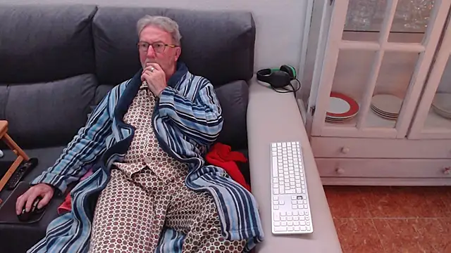 Snapshot of Nudelschwanz chatting on 02.16.25 Nudelschwanz online show from 02.16.25