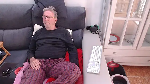 Snapshot of Nudelschwanz chatting on 02.24.25 Nudelschwanz online show from 02.24.25