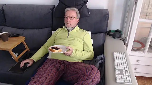 Snapshot of Nudelschwanz chatting on 03.07.25 Nudelschwanz online show from 03.07.25