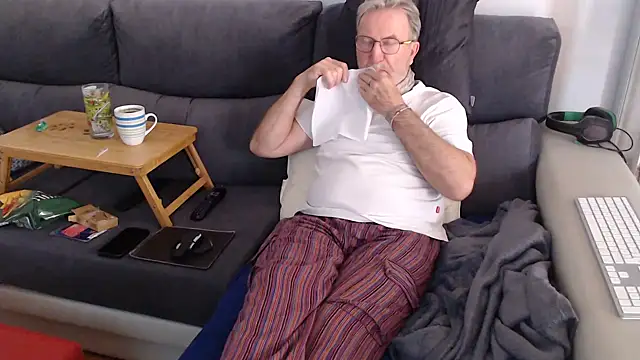 Snapshot of Nudelschwanz chatting on 03.08.25 Nudelschwanz online show from 03.08.25