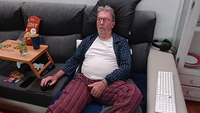Snapshot of Nudelschwanz chatting on 03.09.25 Nudelschwanz online show from 03.09.25