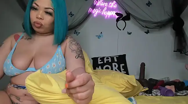 Snapshot of ThickAssRena chatting on 02.12.25 ThickAssRena online show from 02.12.25