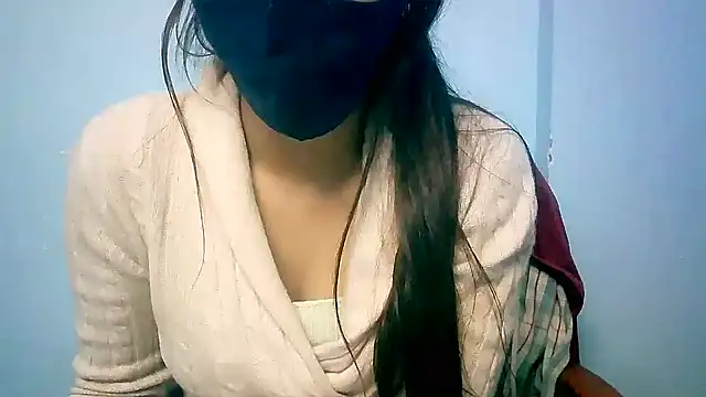 Snapshot of lovelydesi21 chatting on 12.13.24 lovelydesi21 online show from 12.13.24