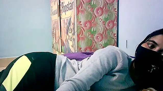 Snapshot of lovelydesi21 chatting on 01.11.25 lovelydesi21 online show from 01.11.25