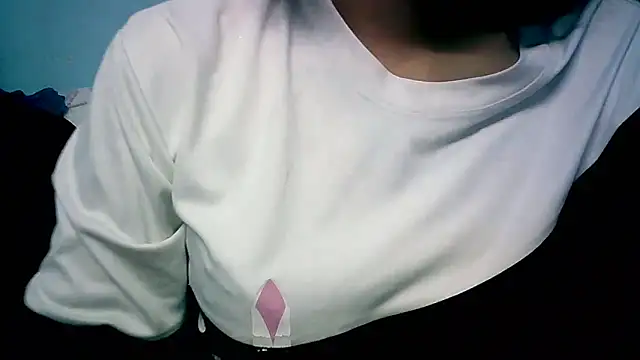 Snapshot of lovelydesi21 chatting on 03.17.25 lovelydesi21 online show from 03.17.25